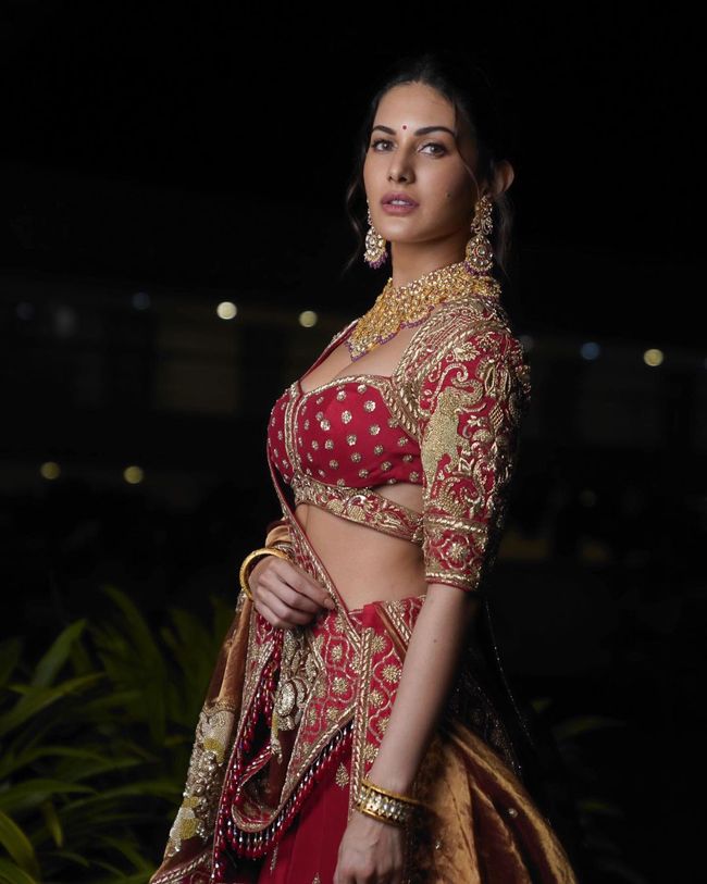 Amyra Dastur Looking Staggering In New Look